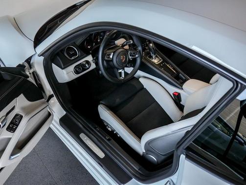 2025 Porsche 718 Cayman 