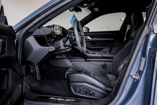 2025 Porsche Taycan Turbo GT