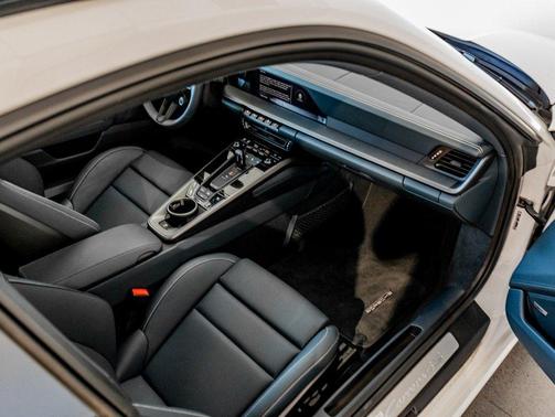2024 Porsche 911 Carrera 4S