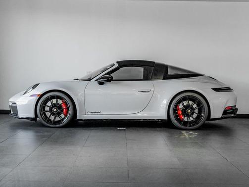2025 Porsche 911 Targa 4 GTS