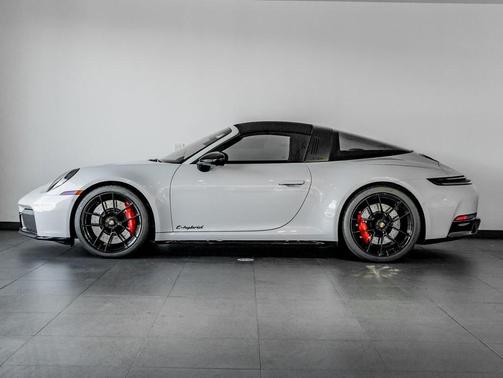 2025 Porsche 911 Targa 4 GTS