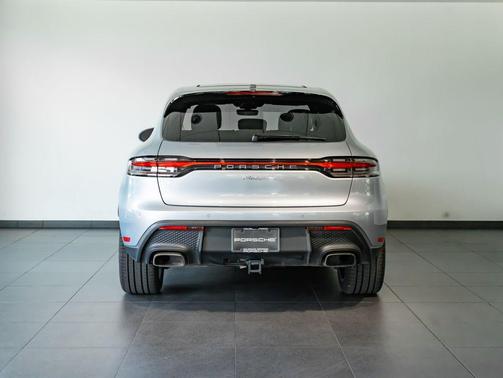 Dolomite Silver Metallic 2026 Porsche Macan Macan