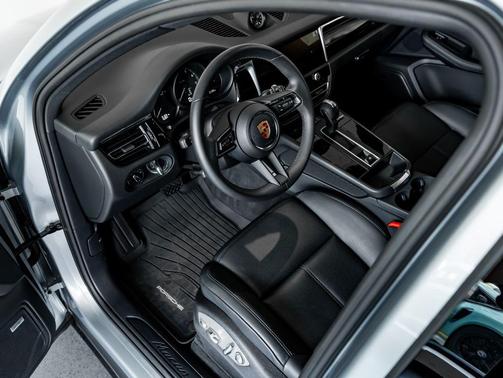 Dolomite Silver Metallic 2026 Porsche Macan Macan