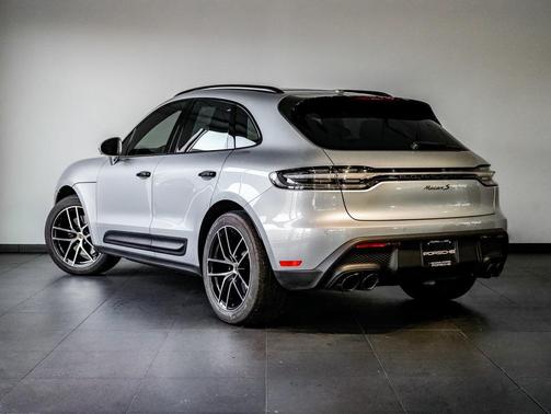 Dolomite Silver Metallic 2023 Porsche Macan Macan