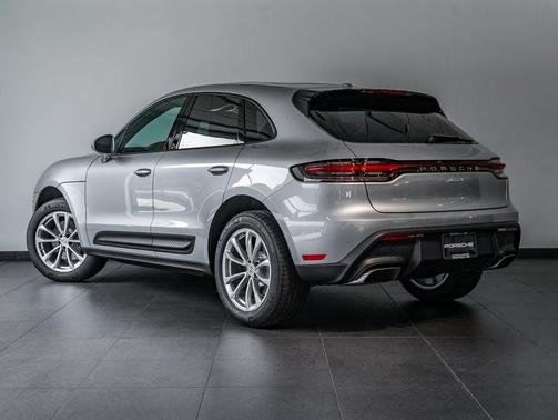Dolomite Silver Metallic 2025 Porsche Macan Macan