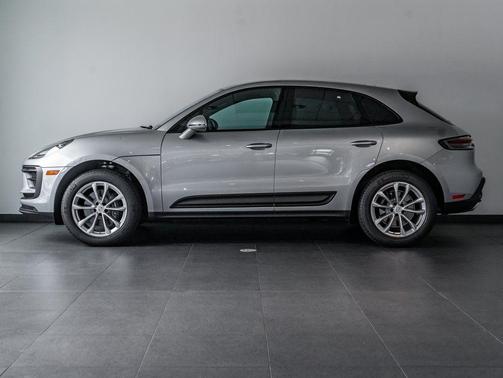 Dolomite Silver Metallic 2025 Porsche Macan Macan