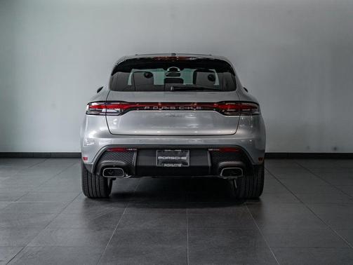 Dolomite Silver Metallic 2025 Porsche Macan Macan