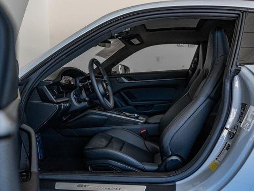 2025 Porsche 911 Carrera