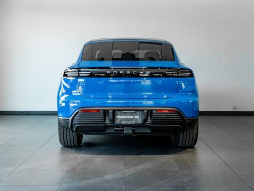 Lugano Blue 2026 Porsche Macan Macan Electric 4