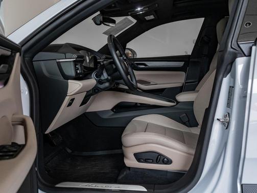 2025 Porsche Macan 4