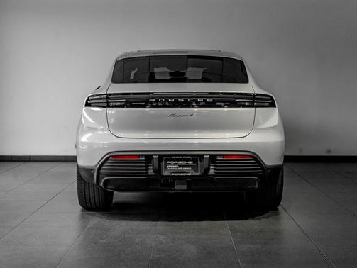 2025 Porsche Macan 4