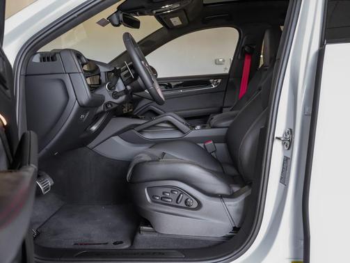 Carrara White Metallic 2026 Porsche Cayenne GTS