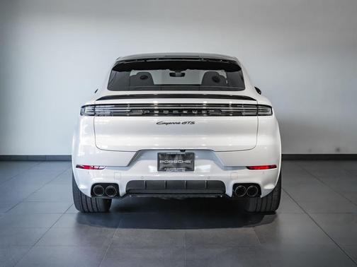 Carrara White Metallic 2026 Porsche Cayenne GTS