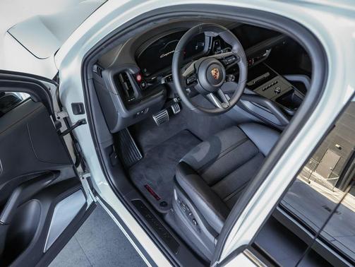 Carrara White Metallic 2026 Porsche Cayenne GTS