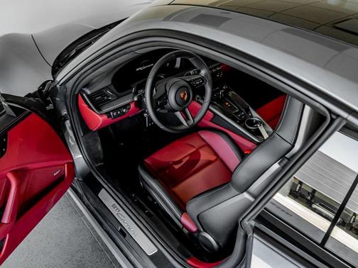 2025 Porsche 911 Carrera