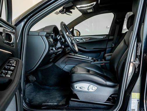 2025 Porsche Macan T
