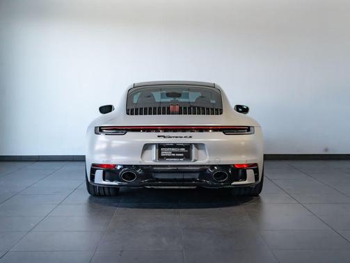 2022 Porsche 911 Carrera 4S