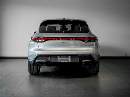 Dolomite Silver Metallic 2026 Porsche Macan