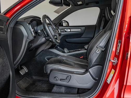 2020 Volvo XC40 T5 R-Design