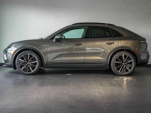 2026 Porsche Macan 4