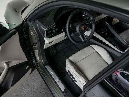 2026 Porsche Macan 4