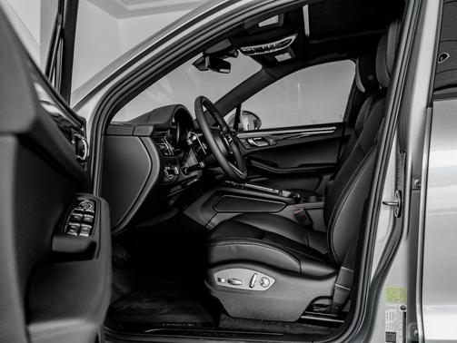 Dolomite Silver Metallic 2026 Porsche Macan Macan Sport Edition