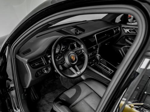 2022 Porsche Macan S