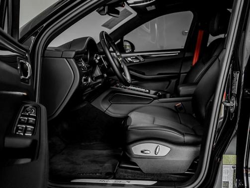 2022 Porsche Macan S