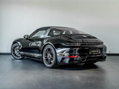 2022 Porsche 911 Targa
