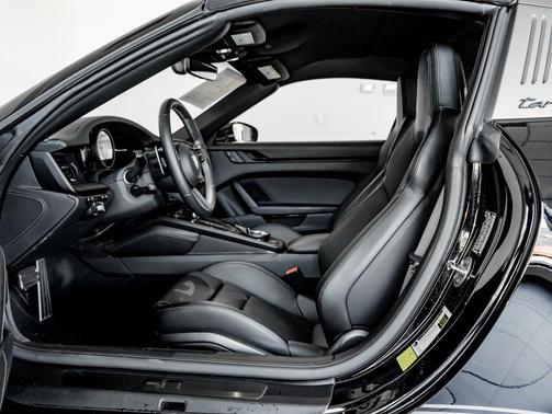 2022 Porsche 911 Targa