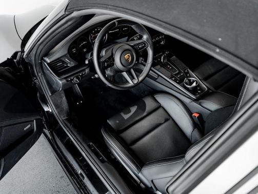 2022 Porsche 911 Targa