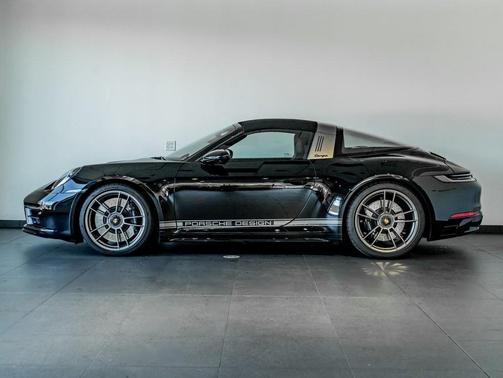 2022 Porsche 911 Targa