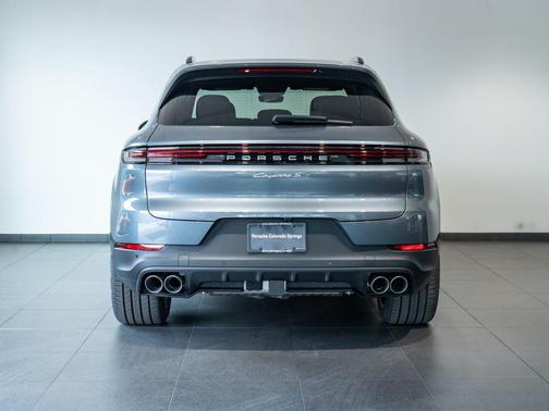 Vanadium Grey Metallic 2026 Porsche Cayenne S