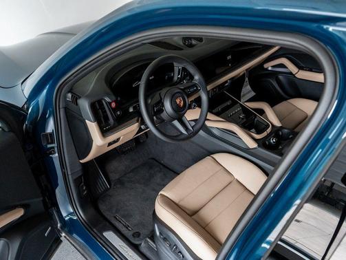 Montego Blue Metallic 2025 Porsche Cayenne Cayenne