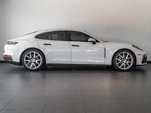 2024 Porsche Panamera 4
