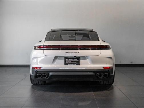 2024 Porsche Panamera 4