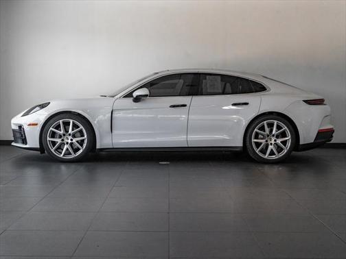 2024 Porsche Panamera 4