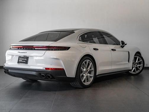 2024 Porsche Panamera 4