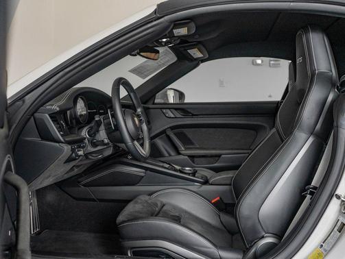 2024 Porsche 911 Carrera GTS