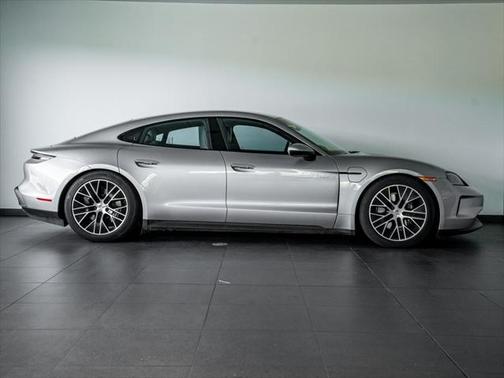 2025 Porsche Taycan 