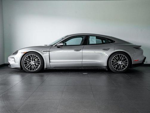 2025 Porsche Taycan 