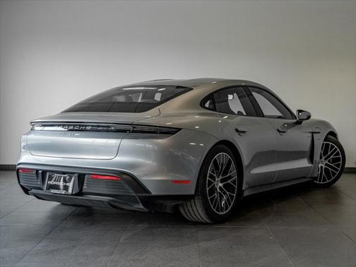 2025 Porsche Taycan 