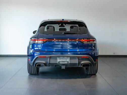 Gentian Blue Metallic 2026 Porsche Macan Macan
