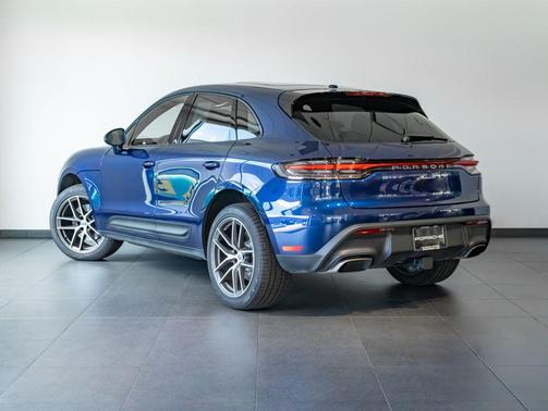 Gentian Blue Metallic 2026 Porsche Macan Macan