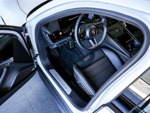 2026 Porsche Panamera 4