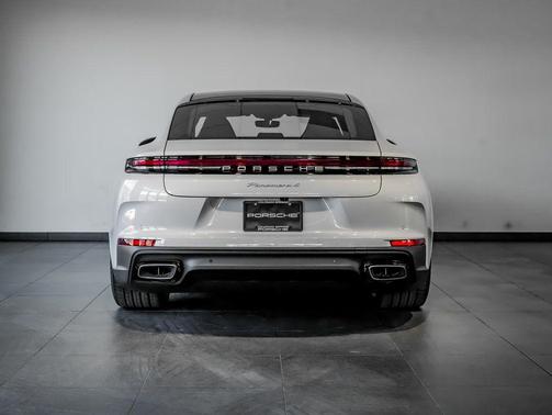 2026 Porsche Panamera 4