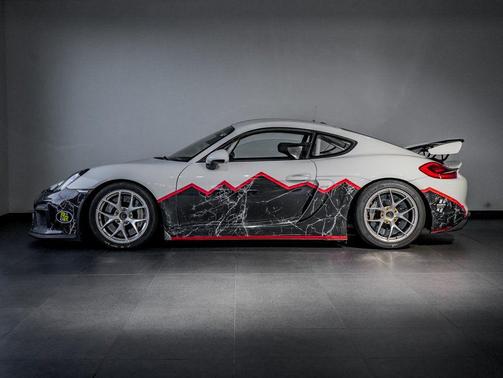 2016 Porsche Cayman GT4