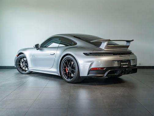 2025 Porsche 911 Carrera 4 GTS
