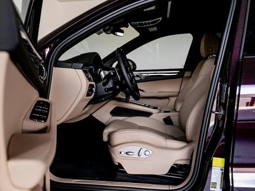 Copper Ruby Metallic 2026 Porsche Macan Macan