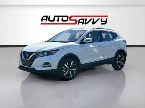 Pearl White Tricoat 2022 Nissan Rogue Sport SL